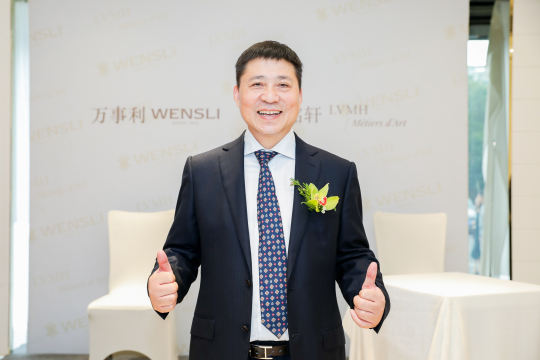 提供现场即时的问答环节，增加与媒体和观众的互动交流