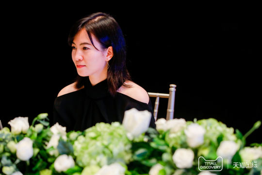 邀请燕窝行业的专家和知名人士参与演讲和分享，提升活动的专业性和影响力