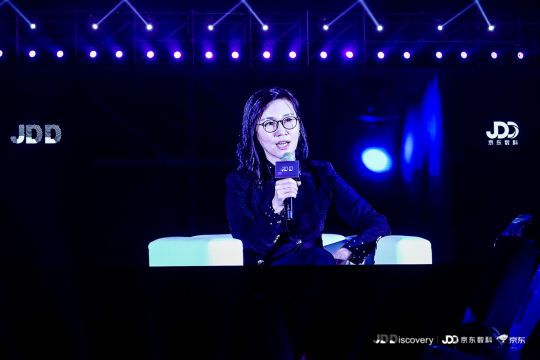 现场照片直播区域，参与者拍摄与分享照片
