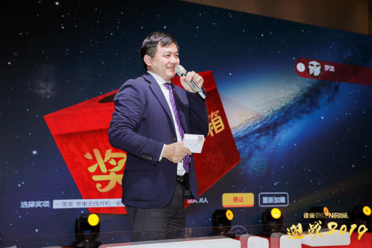 准备现场直播所需的摄像设备和网络设备