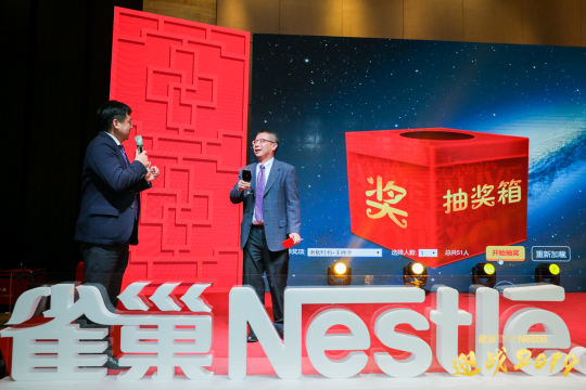 安排后期编辑和整理照片直播的素材，制作活动回顾视频