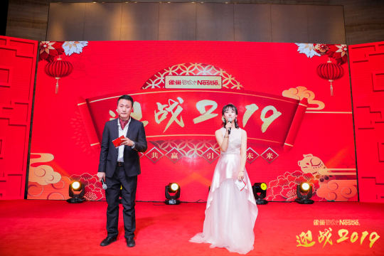 搭建照片直播平台，在活动现场设立直播区域
