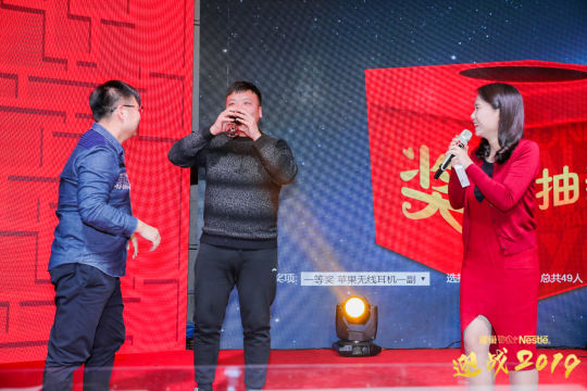 宣传活动，并邀请员工积极参与照片直播互动