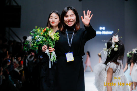 安排后期修图师，提高照片质量和美感