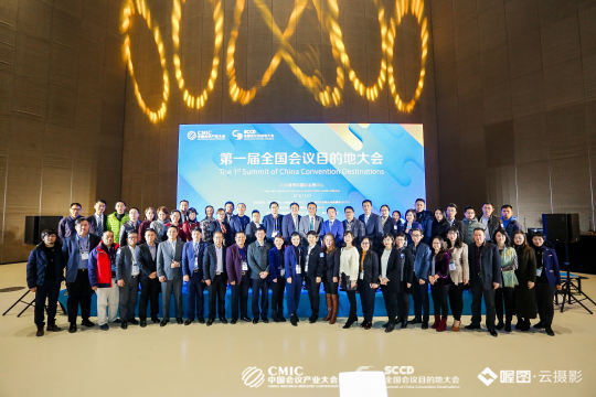 安排专业摄影师捕捉活动现场的精彩瞬间