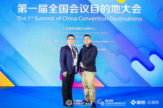 设立照片直播区域，让参会者成为活动的创造者和传播者
