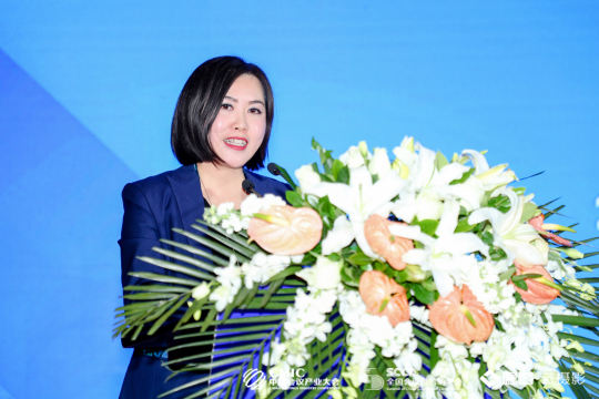邀请行业专家和企业代表分享经验和见解