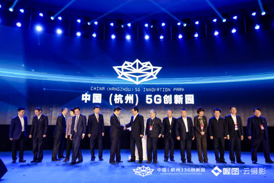 现场将进行照片直播，实时展示精彩瞬间，让大家分享这些激动时刻