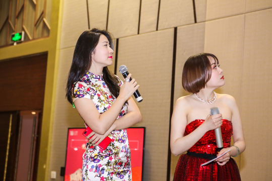 准备精美礼品，送给幸运抽奖的参与者