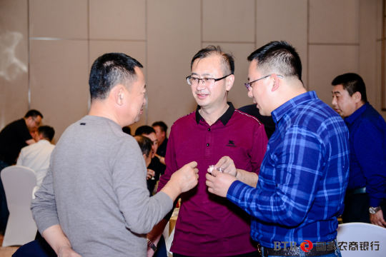 精彩演讲：邀请行业专家分享金融创新与数字化转型的前沿议题