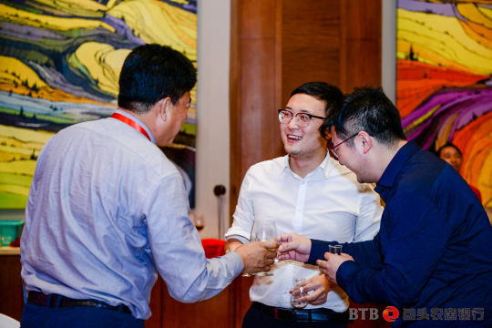 配套资源：提供会议材料、餐饮、交通等配套资源，方便参与者的使用
