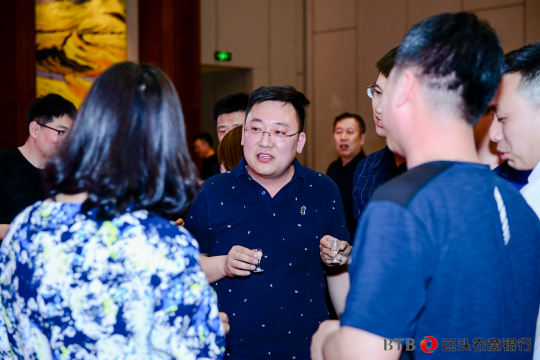 活动总结：组织总结会议，回顾活动成果，并展望未来合作的发展方向