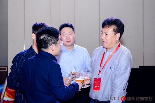 企业展示：为企业提供展示机会，展示其产品、服务和创新成果
