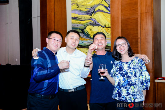 见面会：安排见面会，促进参与者之间的交流与合作