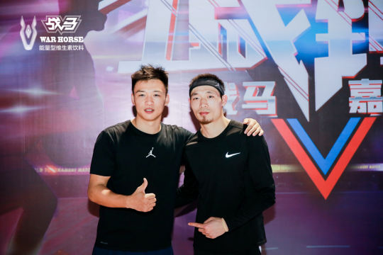 安排现场直播专员，确保照片直播顺利进行