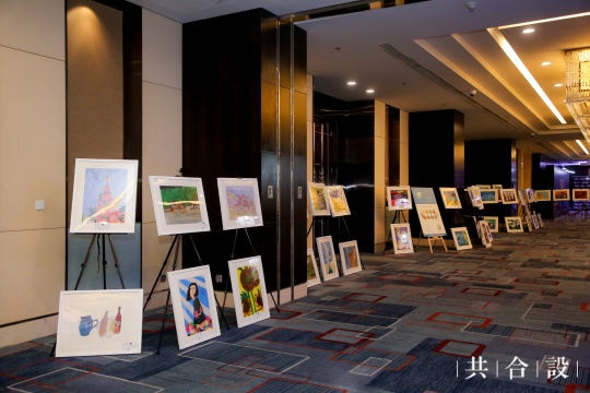 邀请业界专家参与，分享设计领域的最新趋势和见解