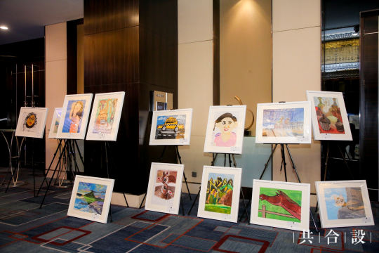 组织创意展览，展示设计师们的杰出作品