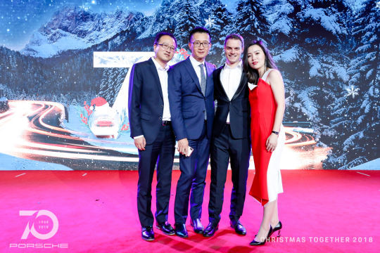 活动地点：上海市中心一个宽敞的室内场地