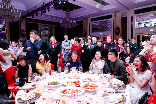 社交媒体互动：鼓励参与者在社交媒体上分享活动照片和留下评论