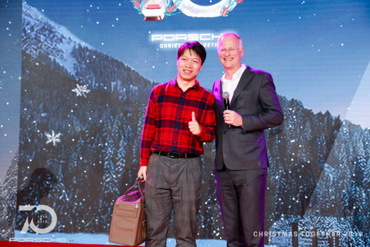 活动结束：圣诞倒计时和烟花表演，为活动划上圆满的句号