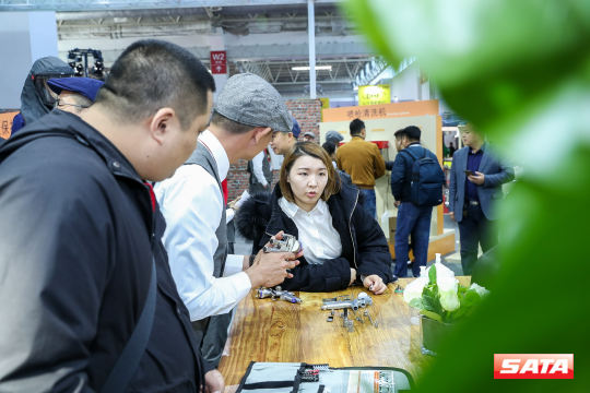 活动地点在北京，为参与者提供便利的交流和观展环境