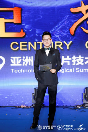 设立签到区，确保参会者的身份验证和会议流程的顺序进行