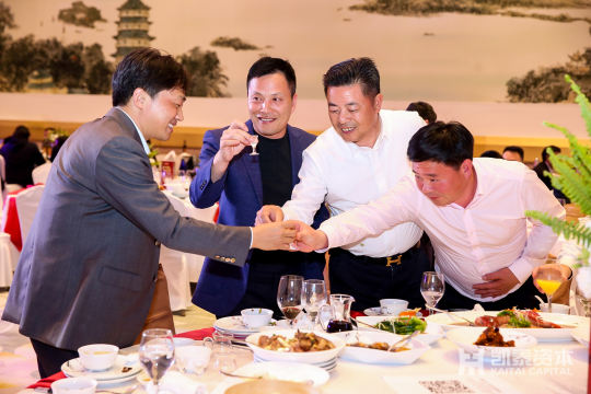 现场互动，参与有趣的游戏和抽奖活动，赢取丰厚奖品