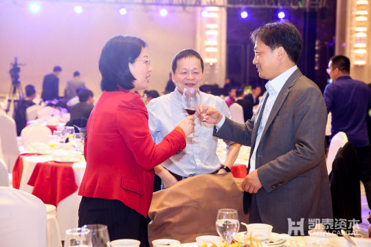 贴心服务，提供舒适的休息区和美食饮品，让您尽情享受活动
