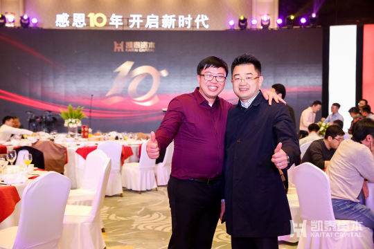 悦耳音乐，现场演出和DJ表演，为您带来动感音乐的欢乐氛围