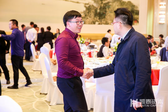 社交交流，与业内精英和来宾建立联系，开拓合作机会