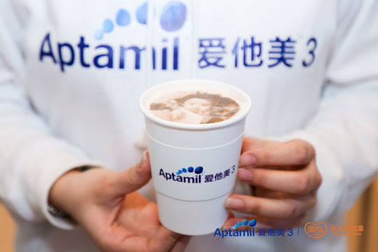 观众只需使用手机或电脑，就能轻松观看活动现场的照片直播