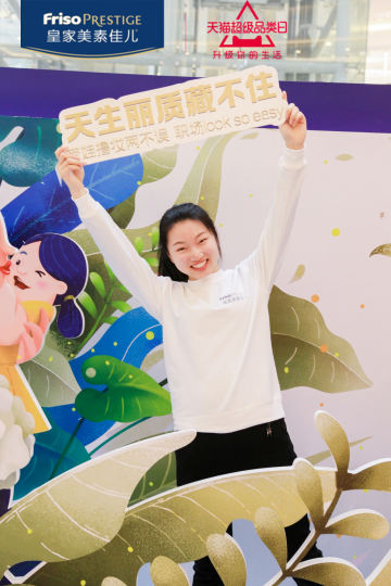 观众可以随时通过手机或电脑收看照片直播
