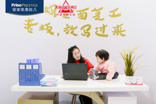 通过照片直播，观众可以随时评论和互动，加深参与感