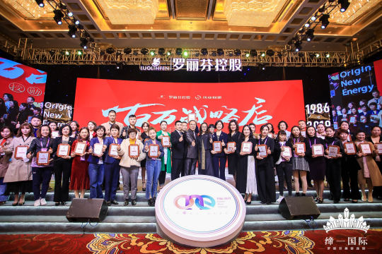 邀请行业专家进行主题演讲，提供前沿信息和洞察力