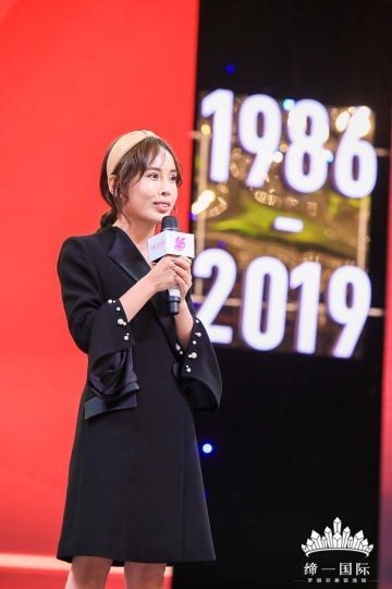 筹备活动纪念品，留下精美礼物作为参会者的收藏品