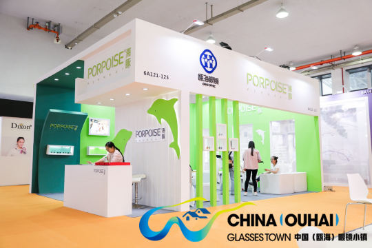 设立现场交流互动区域，鼓励观众与展商进行深入交流