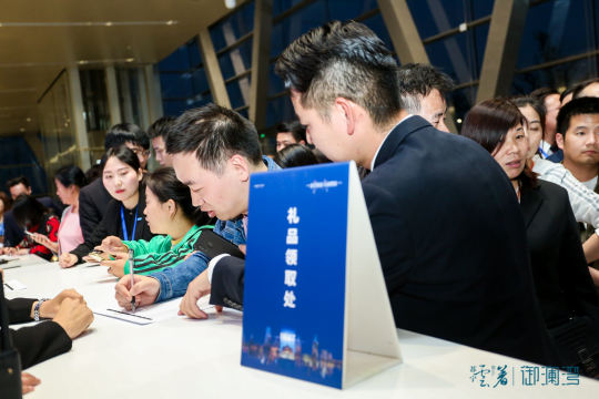 确保现场网络连接的稳定，避免照片直播出现断流的情况