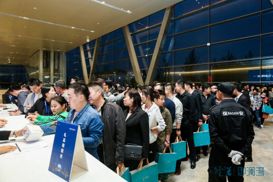 准备照片直播案例，展示照片直播技术在不同场景下的应用效果