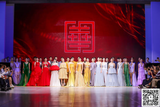安排现场娱乐节目和音乐表演，增加活动的欢乐氛围