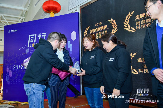 在活动现场感受浓厚的创业氛围和合作机会