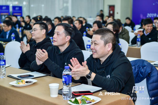 活动现场注重细节，营造专业、舒适且令人难忘的氛围