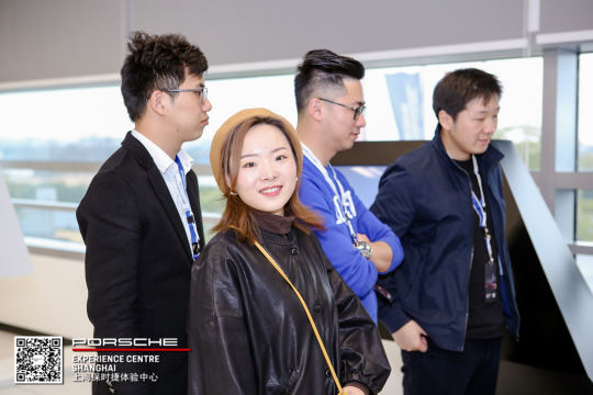 活动结束后进行回顾和总结，收集参与者的反馈意见