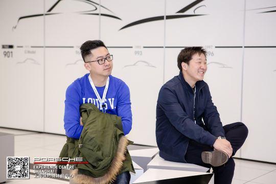 表彰和感谢参与者和工作人员的辛勤付出，为成功的活动画上圆满的句点