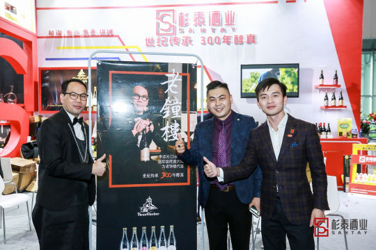 积极与参与者互动，了解他们对现场照片直播的需求