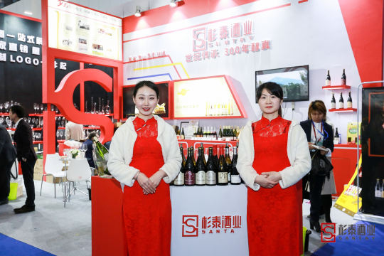 建立互动平台，在照片直播过程中与观众进行实时互动