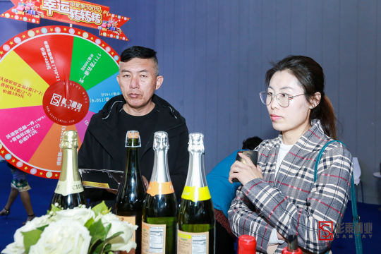通过现场照片直播，展示活动的魅力和影响力