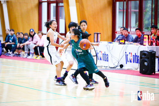 女子篮球比赛，3月20日，三十五中对阵工大附中