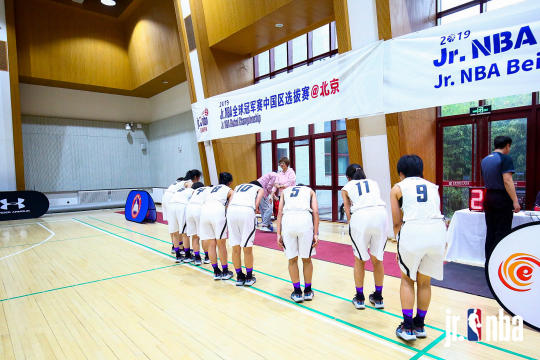 搭建照片直播平台，确保实时分享活动瞬间