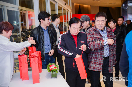 总结经验教训，为以后的活动积累经验，不断提升照片直播服务质量