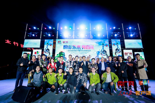 安排世界知名的DJ和音乐人，为现场带来令人疯狂的音乐表演